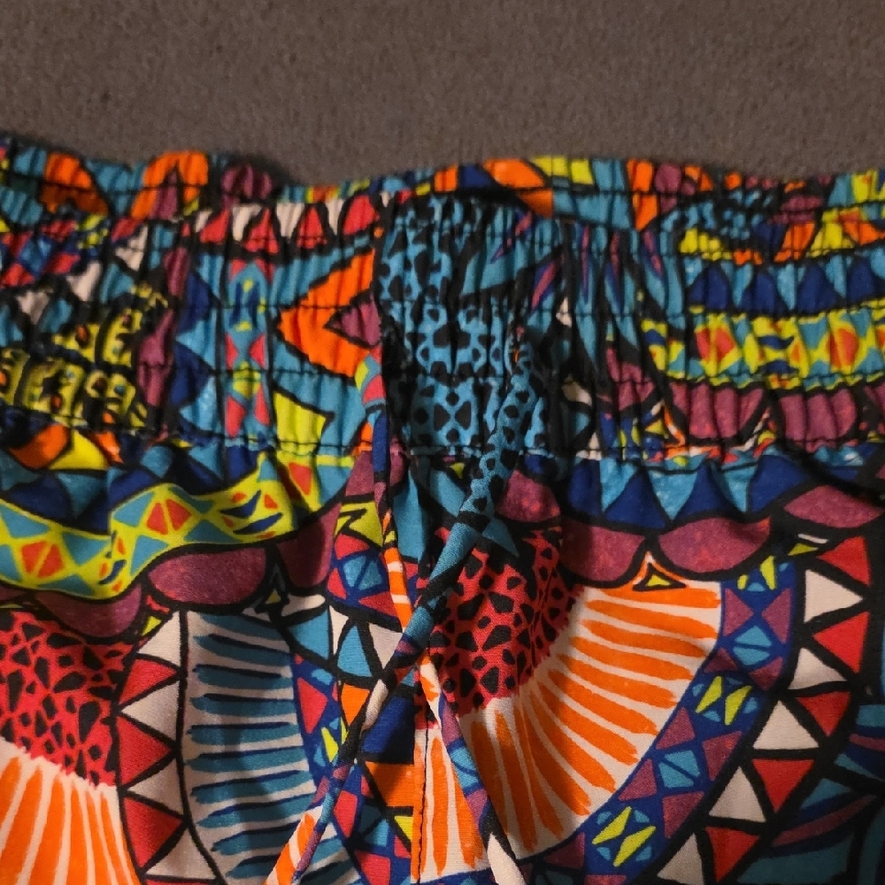 No Boundaries Multicolor Geometric Women's Athletic Shorts - Picture 2 of 4